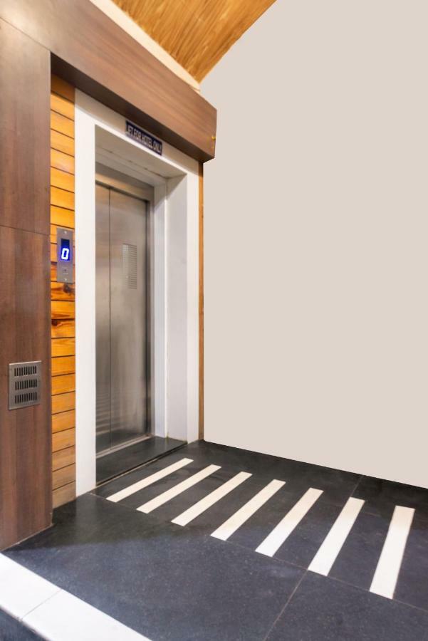Hotel Sheetal Plaza Surat Exterior foto